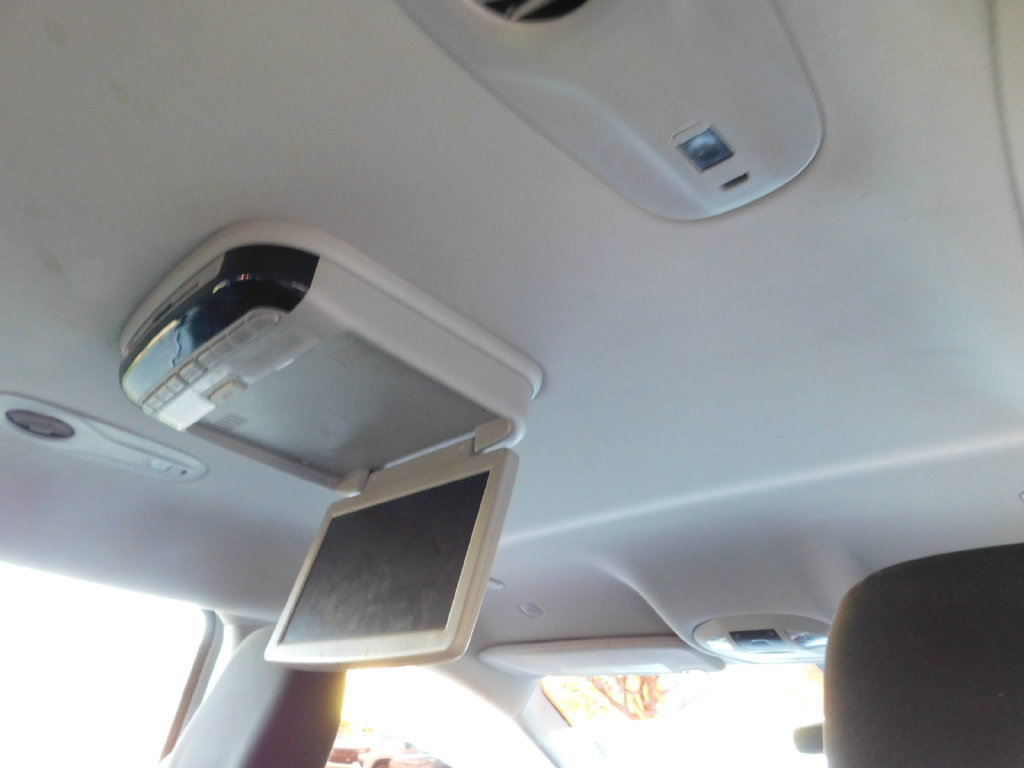 Used 2020 Chrysler Voyager LX w/ Cold Weather Group FWD image 6