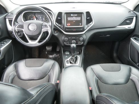 Certified 2018 Jeep Cherokee Latitude Plus w/ Cold Weather Group image 10