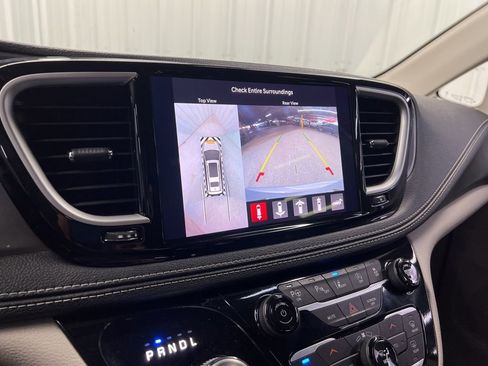 Used 2023 Chrysler Pacifica Touring-L image 20