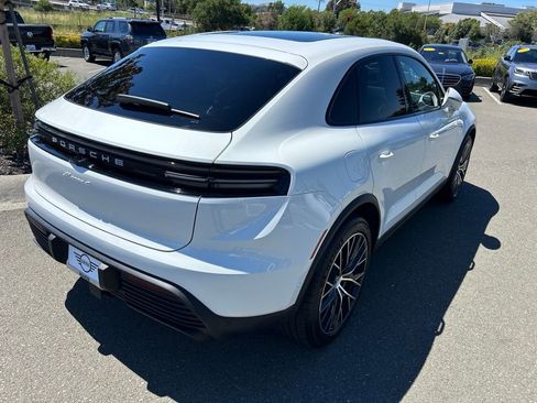 Used 2025 Porsche Macan 4 Electric AWD/4WD image 5