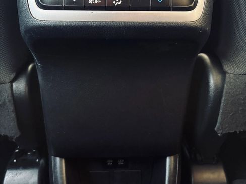 Used 2017 Toyota Highlander LE image 11