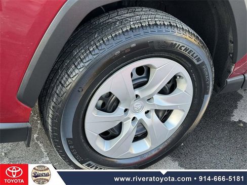 Used 2022 Toyota RAV4 LE image 10