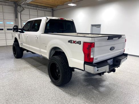 Used 2017 Ford F250 Lariat image 2