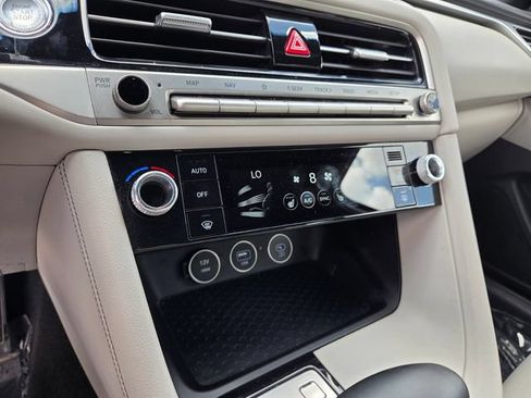 Used 2025 Genesis G70 2.5T RWD image 24
