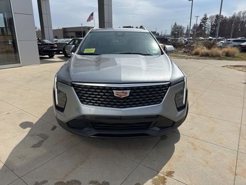 Used 2025 Cadillac XT4 Premium Luxury image 2