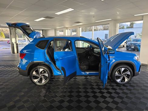 Used 2024 Volkswagen Taos SE image 19