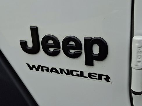 Used 2021 Jeep Wrangler Sport AWD/4WD image 31