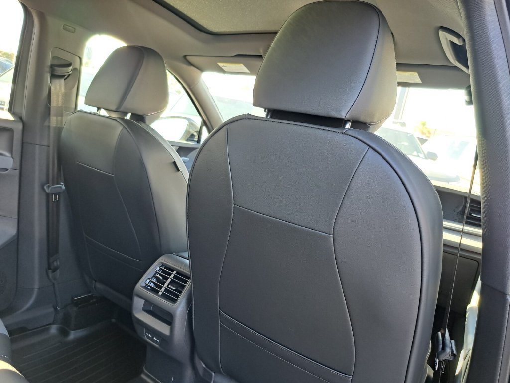 Used 2026 Volkswagen Tiguan SE R-Line FWD image 24