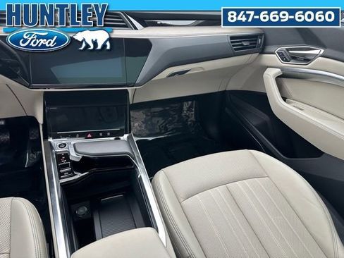 Used 2024 Audi Q8 e-tron Premium Plus w/ Premium Plus Package image 20