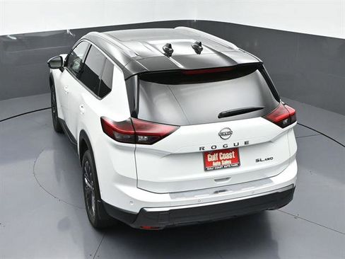 Used 2025 Nissan Rogue SL w/ Tech Package image 43