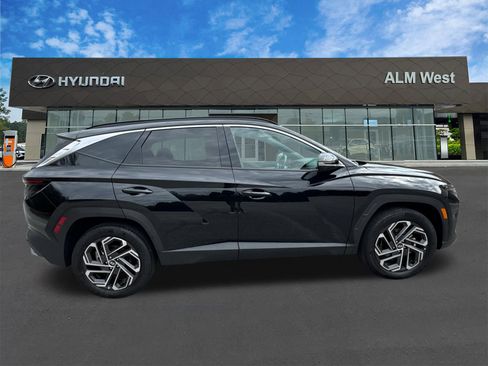 Used 2025 Hyundai Tucson Limited AWD/4WD image 4