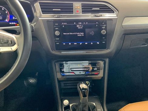 Used 2023 Volkswagen Tiguan SE AWD/4WD image 9