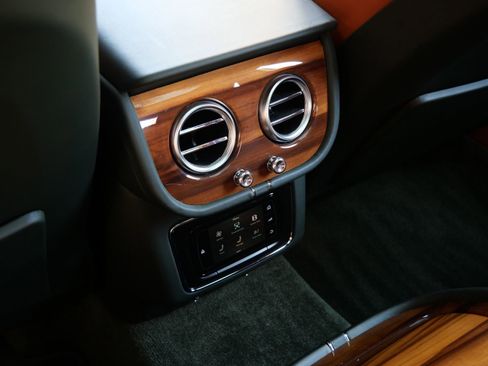 Used 2020 Bentley Bentayga image 22