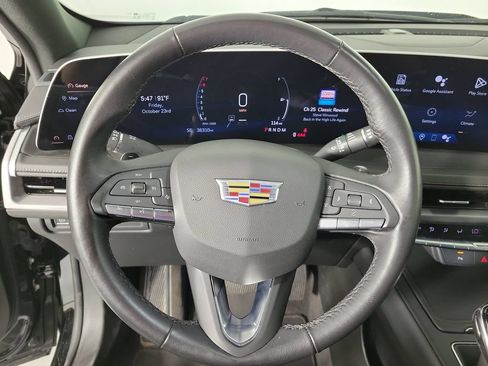 Used 2025 Cadillac XT4 Premium Luxury FWD image 21