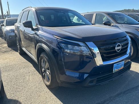 Used 2025 Nissan Pathfinder SV AWD/4WD image 2