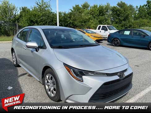 Used 2024 Toyota Corolla LE FWD image 1