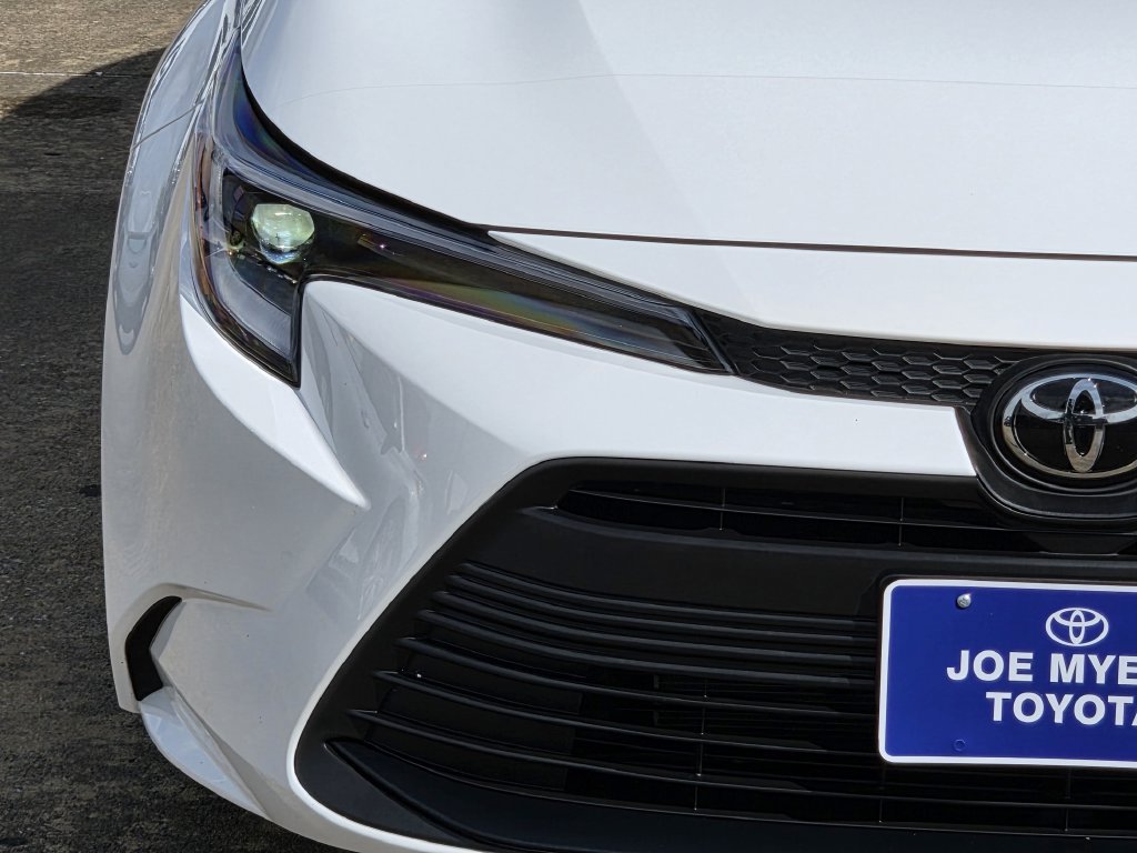 Used 2026 Toyota Corolla LE FWD image 5