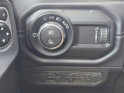 Used 2024 Jeep Gladiator Rubicon w/ Technology Group image 24