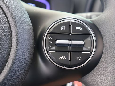 Used 2025 Kia Soul LX w/ LX Technology Package FWD image 21