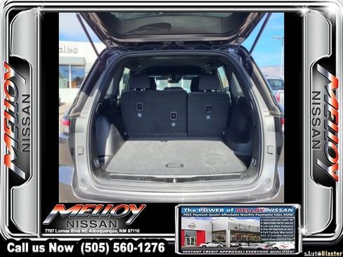 Used 2025 Jeep Grand Cherokee Laredo image 12