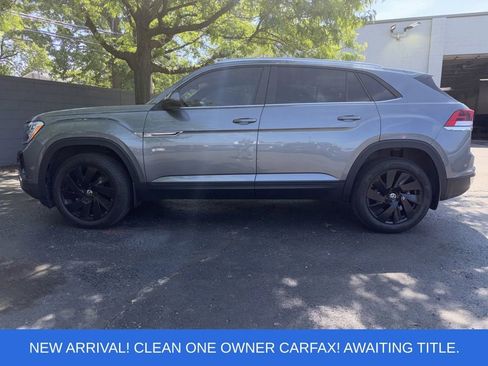 Used 2024 Volkswagen Atlas Cross Sport SE w/ Panoramic Sunroof Package FWD image 2
