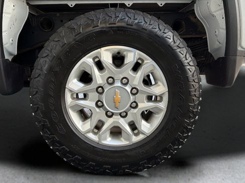Used 2023 Chevrolet Silverado 2500 LT AWD/4WD image 15