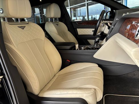 Used 2018 Bentley Bentayga Mulliner image 21