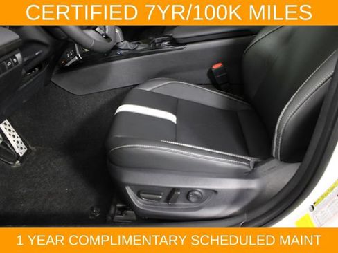 Used 2025 Toyota Camry SE FWD image 18