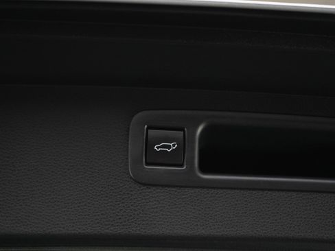 Used 2023 Toyota Highlander XLE image 18