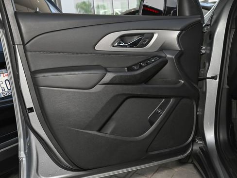 Used 2023 Chevrolet Traverse LT FWD image 21