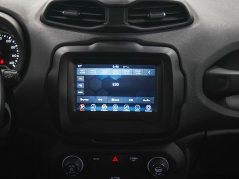Used 2018 Jeep Renegade Latitude w/ Cold Weather Group AWD/4WD image 15