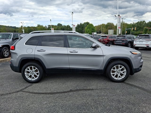 Used 2016 Jeep Cherokee Latitude AWD/4WD image 9