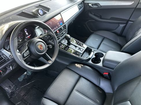 Used 2026 Porsche Macan AWD/4WD image 4