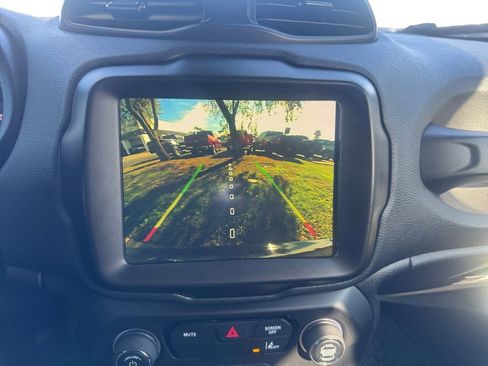 Used 2023 Jeep Renegade Latitude image 27