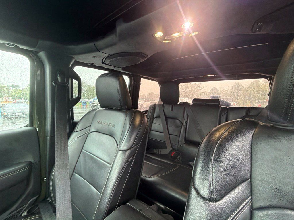 Used 2023 Jeep Wrangler Unlimited Sahara w/ Cold Weather Group AWD/4WD image 21