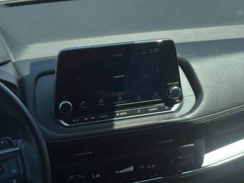 Used 2025 Nissan Rogue SV FWD image 14
