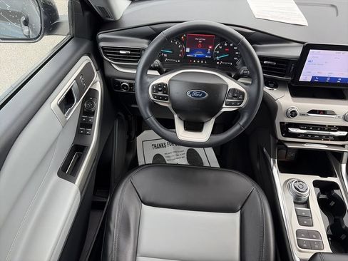Used 2023 Ford Explorer XLT w/ Equipment Group 202A RWD image 15