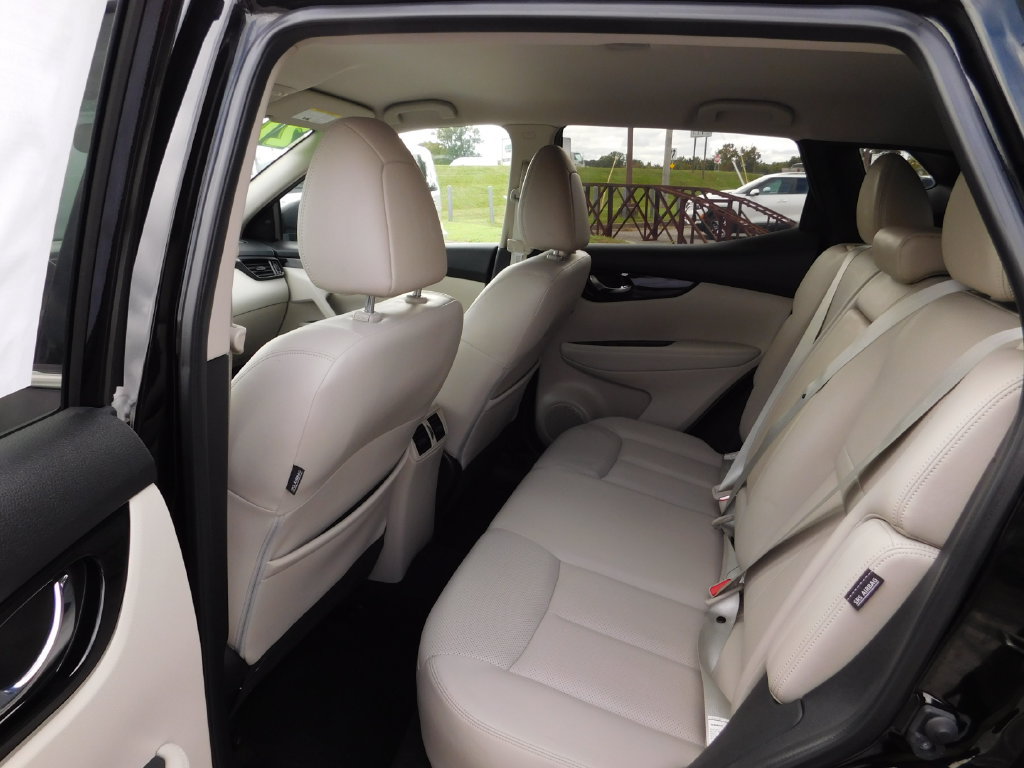 Used 2021 Nissan Rogue Sport SL FWD image 15