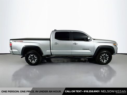 Used 2022 Toyota Tacoma TRD Off-Road w/ Technology Package AWD/4WD image 4
