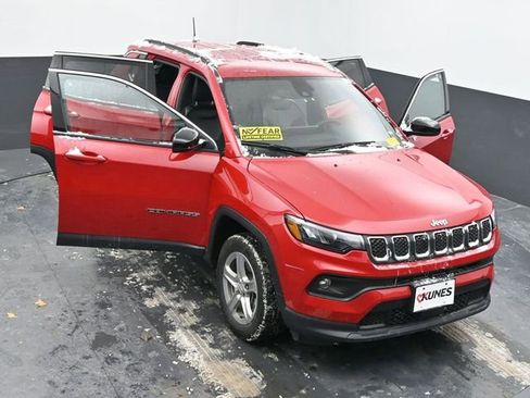 Used 2024 Jeep Compass Latitude image 57