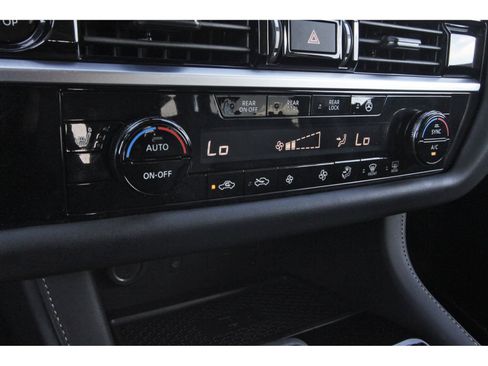 Certified 2025 Nissan Pathfinder SL w/ SL Premium Package FWD image 28