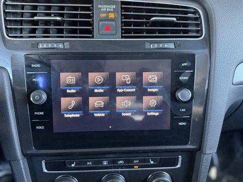Used 2018 Volkswagen Golf SE FWD image 25