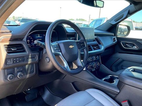 Used 2023 Chevrolet Suburban LT w/ LT Signature Plus Package image 14