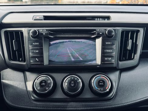 Used 2018 Toyota RAV4 LE image 16