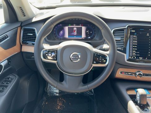 Certified 2024 Volvo XC90 B6 Plus image 26