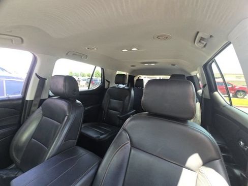 Used 2021 Chevrolet Traverse LT FWD image 5