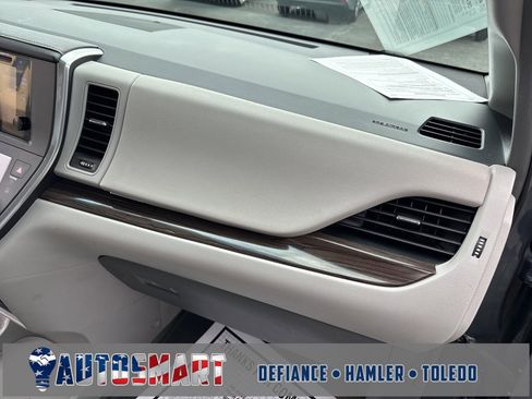 Used 2016 Toyota Sienna L image 52