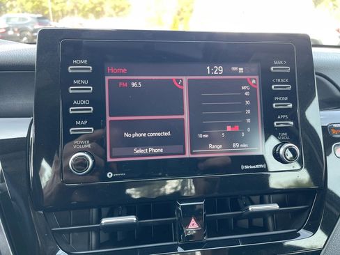 Used 2021 Toyota Camry SE image 10