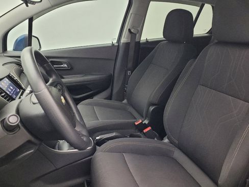 Used 2020 Chevrolet Trax LT image 17