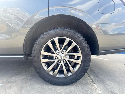 Used 2020 Ford Expedition Limited image 19